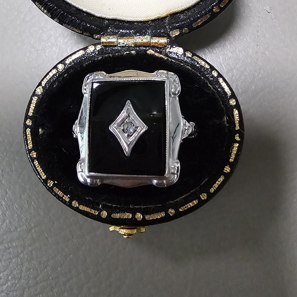 Vintage 14 carat white Gold Black Onyx Diamond Ring,Size 4